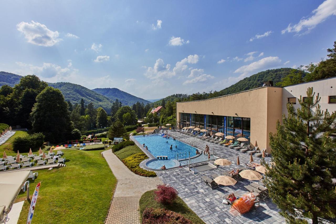Hotel Sitno Forest Resort - Family Friendly Vyhne Buitenkant foto